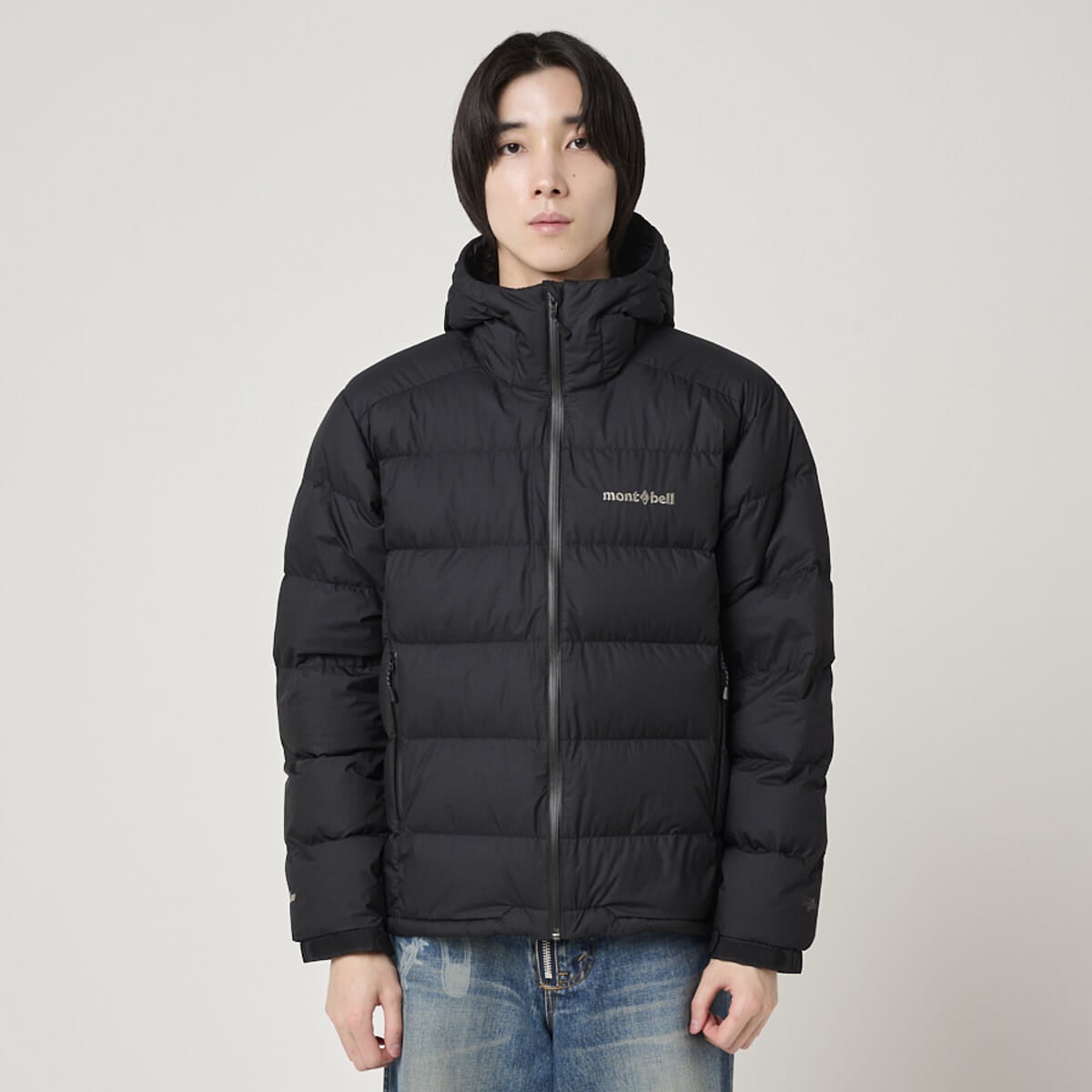 モンベルのパーマフロスト ライトダウンパーカの着用のフロント