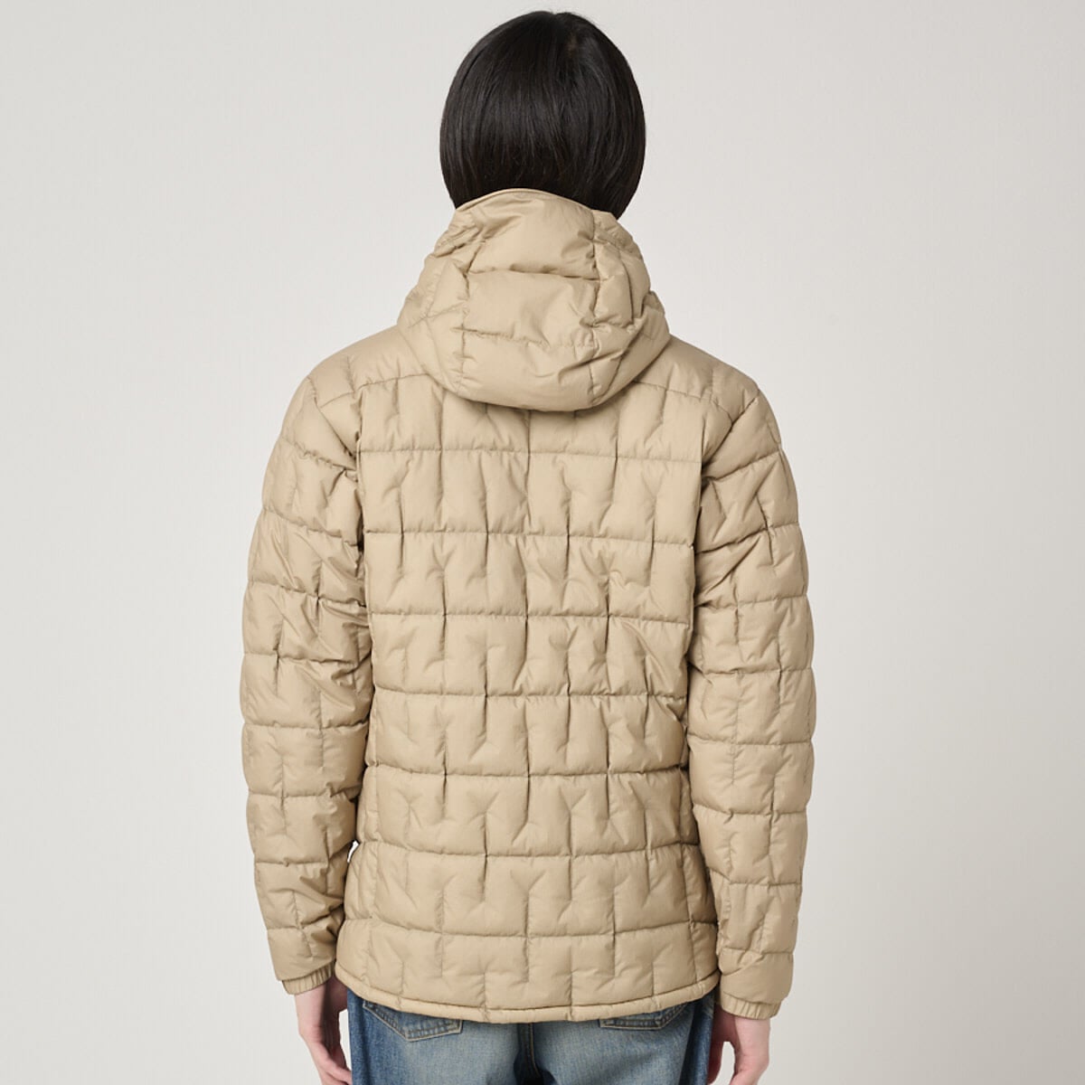 モンベルのイグニスダウン パーカの着用のバック