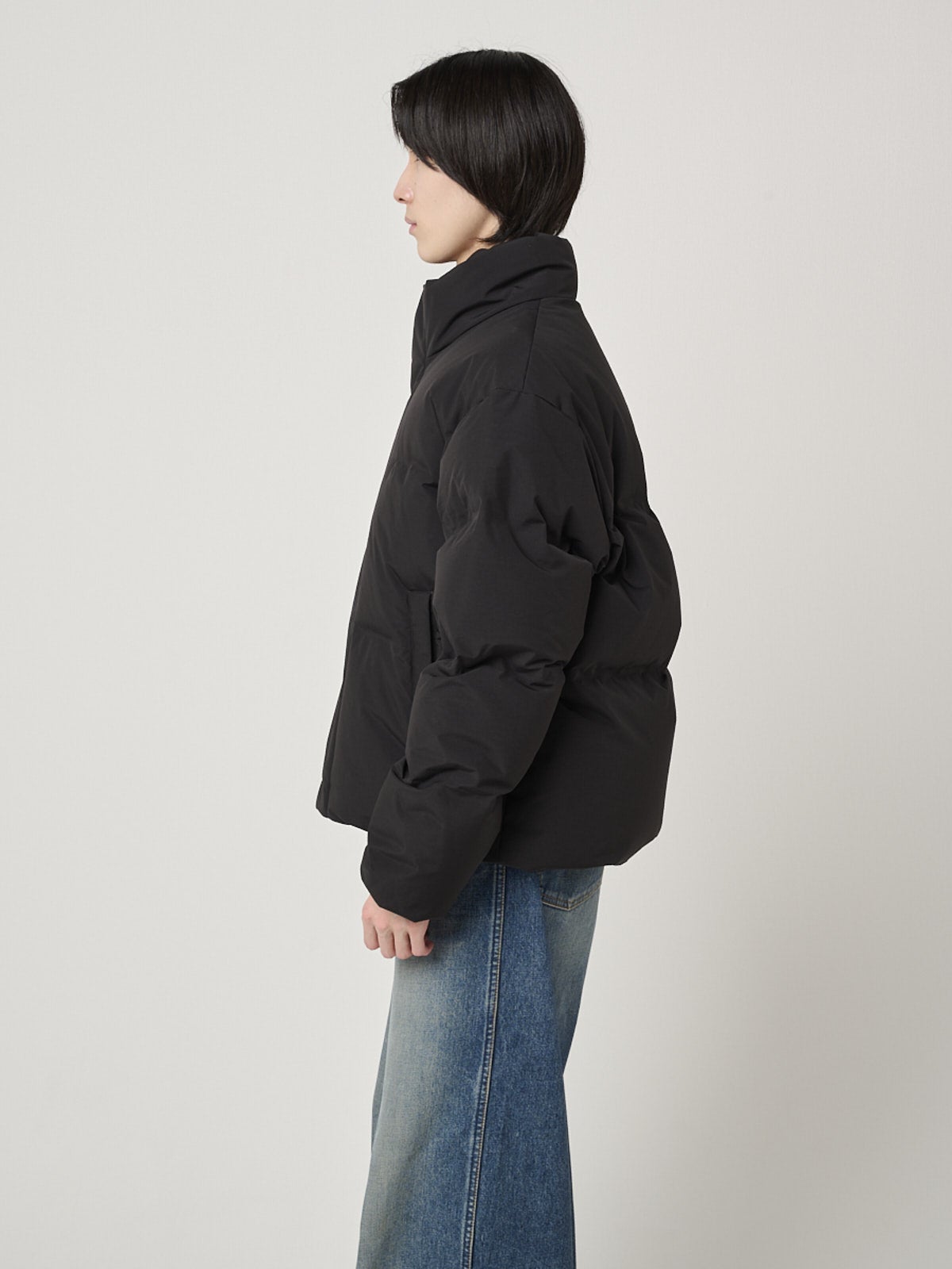 ユニクロで買うべき最強ダウン④シームレスダウンジャケットのフロントジップの着用サイド