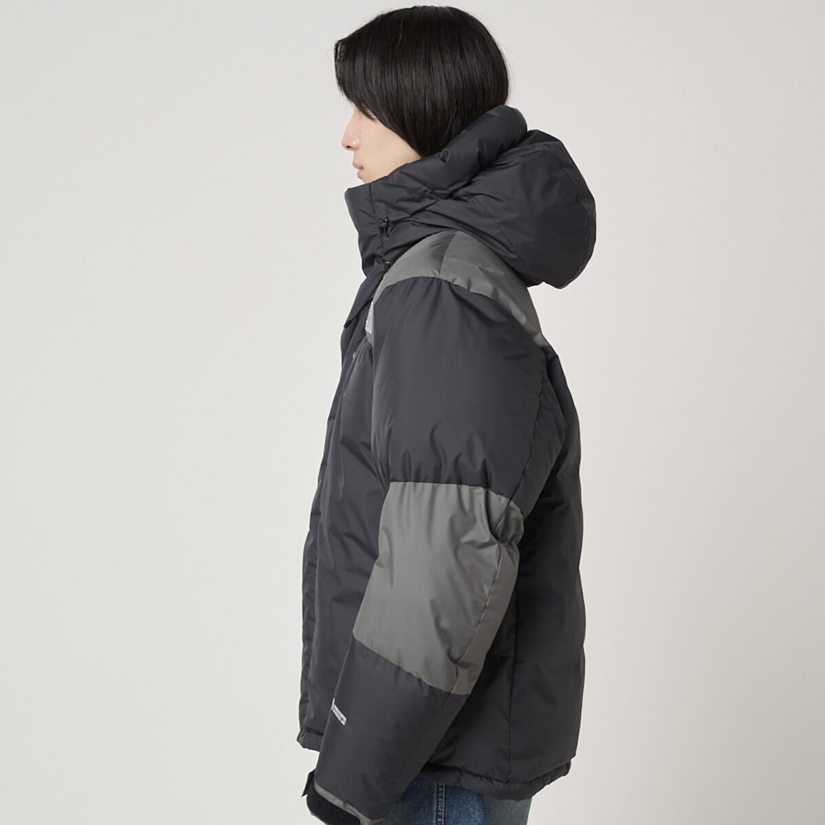 ザ・ノース・フェイスのバルトロライトジャケット ダウンジャケットの着用のサイド