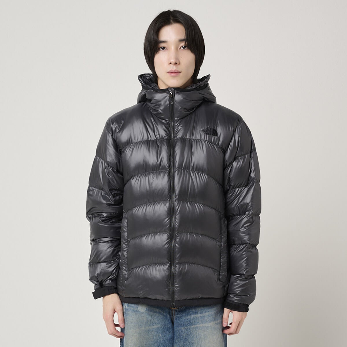 ザ・ノース・フェイスのアコンカグアフーディー ダウンジャケットの着用