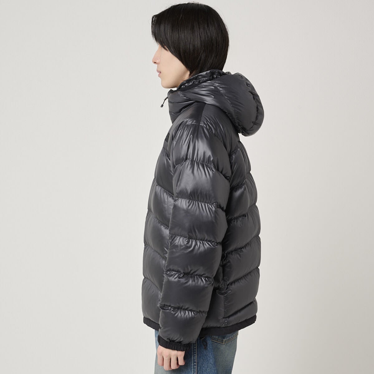 ザ・ノース・フェイスのアコンカグアフーディー ダウンジャケットの着用のサイド