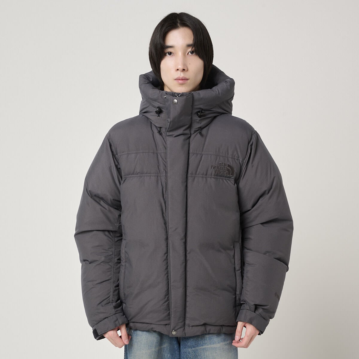 ザ・ノース・フェイスのオルタレーションバフズジャケット ダウンジャケットの着用