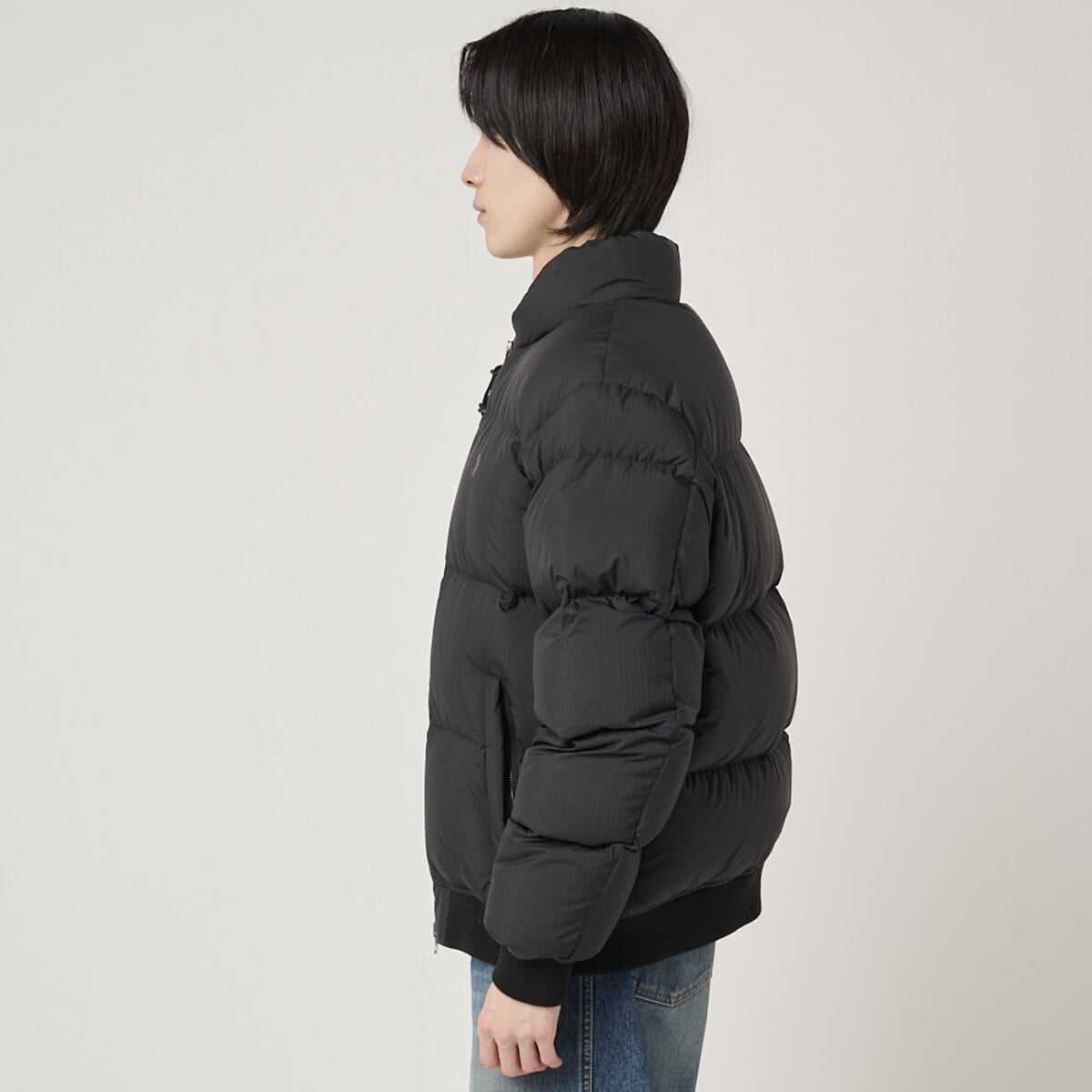 「ポロ ラルフ ローレン」で買うべき最強ダウン／テクスチャード リップストップ ダウン ジャケットの着用サイド