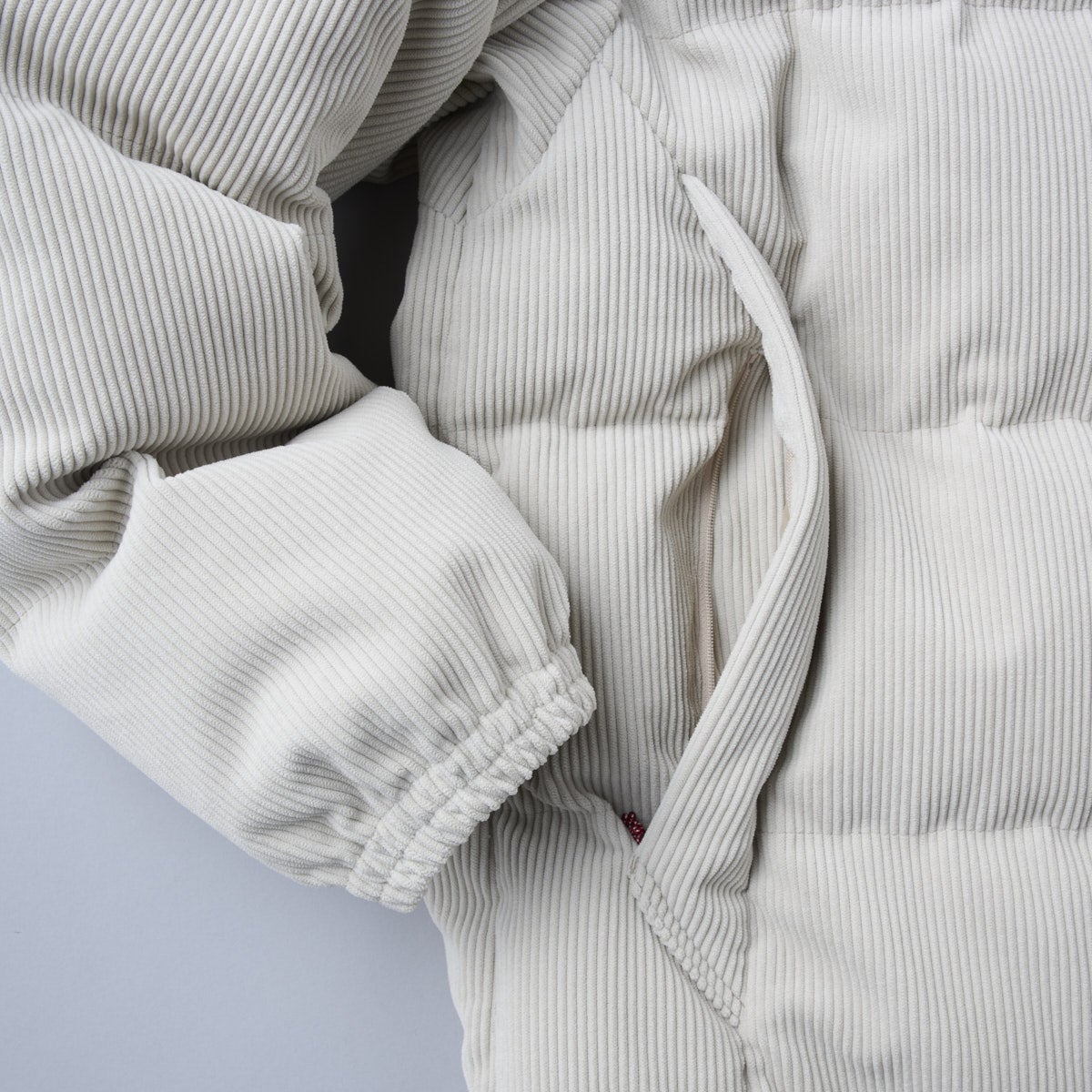 ナンガの新作ダウン コーデュロイダウンジャケット ダウンジャケット 袖