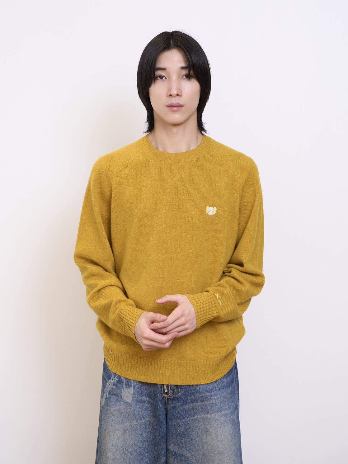 ユニクロとKAWSのコラボ初のニットウェアコレクション／カウズ ウィンター ラムクルーネックセーターを試着＆本音レビューのイエロー