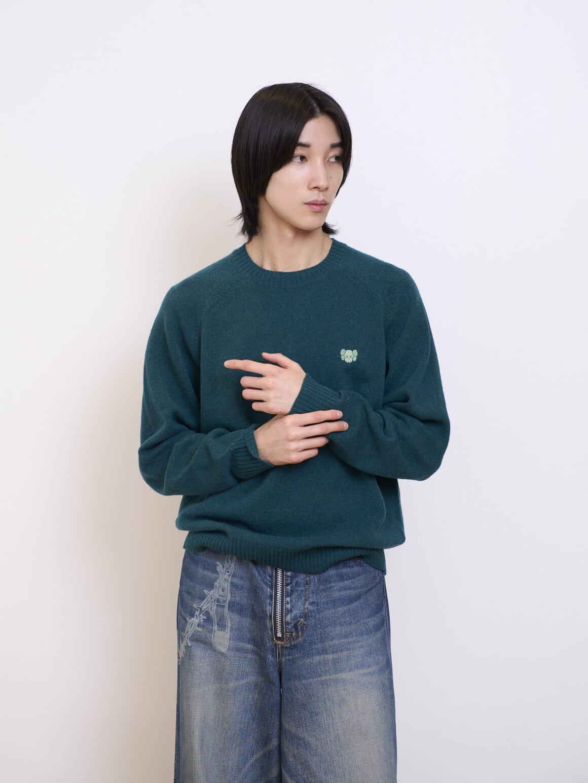 ユニクロとKAWSのコラボ初のニットウェアコレクション／カウズ ウィンター ラムクルーネックセーターを試着＆本音レビューのグリーン