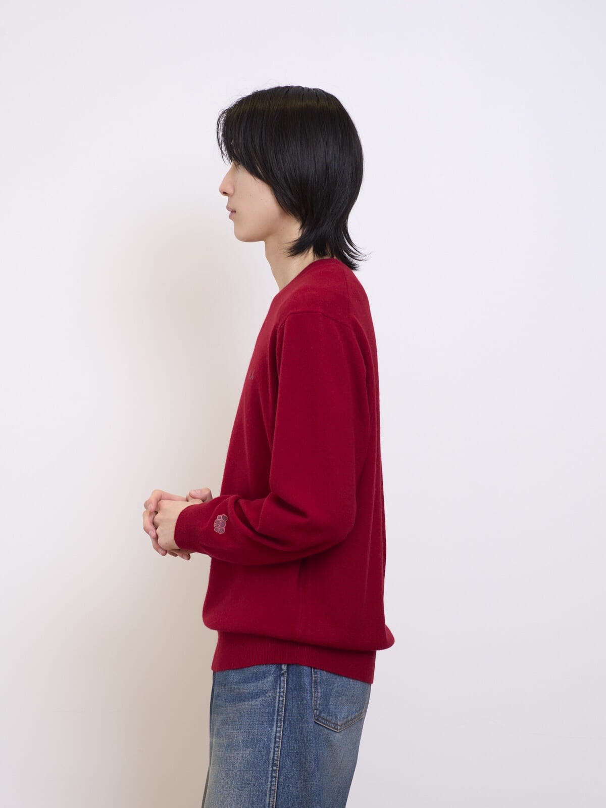 ユニクロとKAWSのコラボ初のニットウェアコレクション／カウズ ウィンター カシミヤクルーネックセーターを試着＆本音レビューのサイド