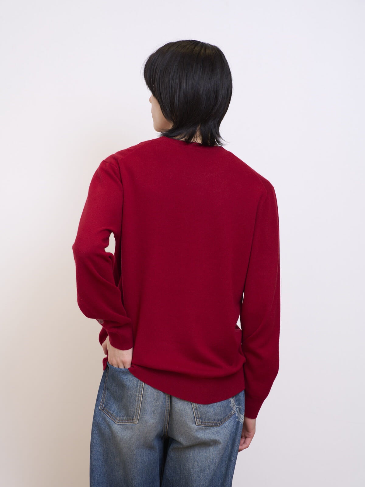 ユニクロとKAWSのコラボ初のニットウェアコレクション／カウズ ウィンター カシミヤクルーネックセーターを試着＆本音レビューのバック