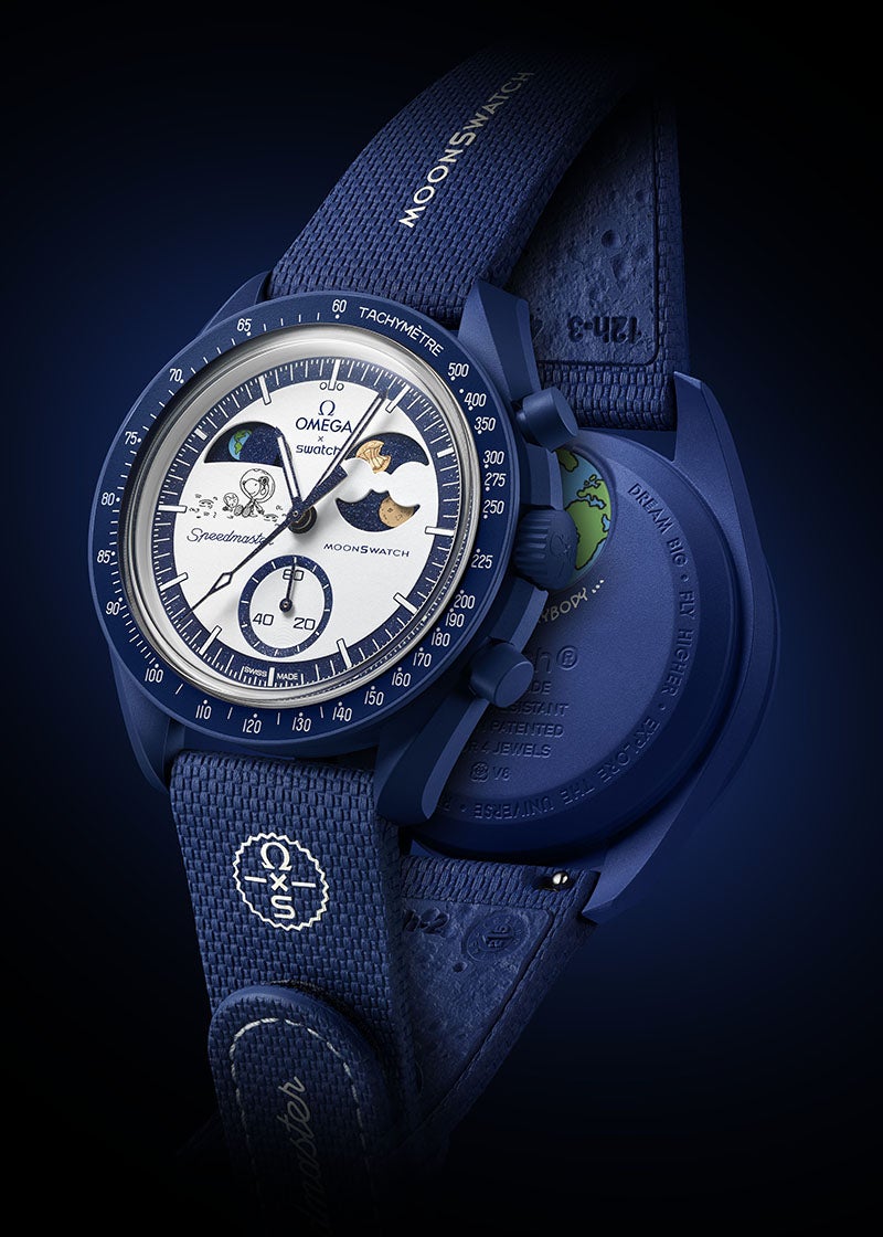 オメガとスウォッチとスヌーピーのコラボ腕時計　2025年11月に発売される「ビーバームーン」モデルの全景３