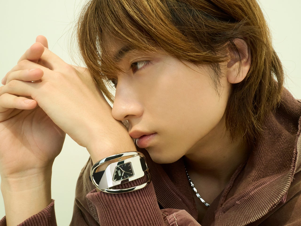 ホリデーまで待てない。庄司浩平がまとう、「ディーゼル」の腕時計と