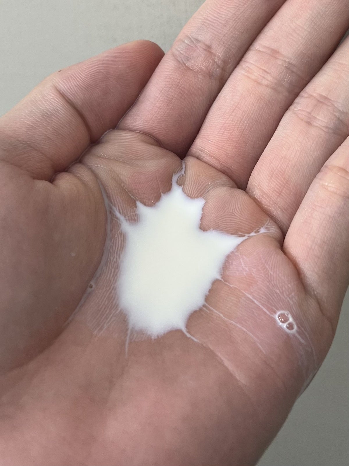 The Ordinary S ファーメント 30 ミルキートナー テクスチャー