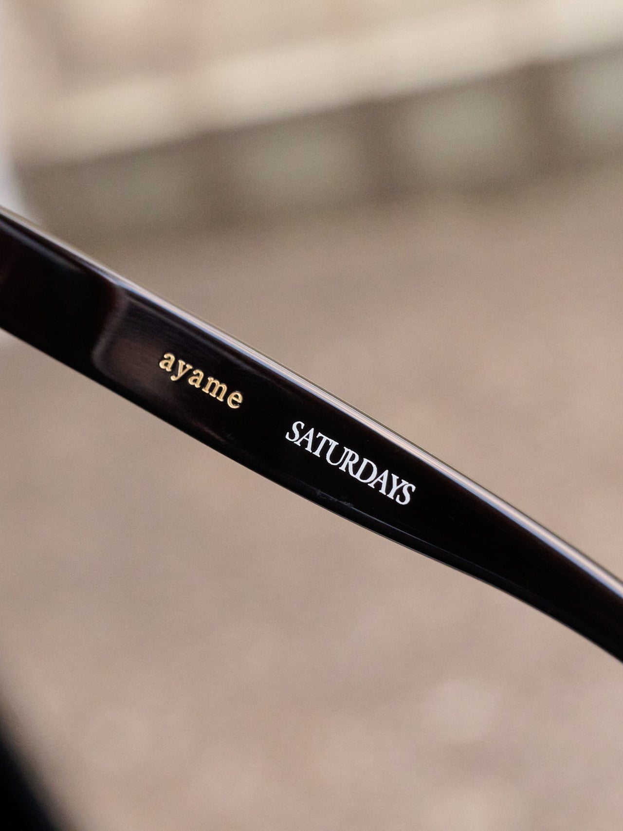 勝亦諒さん＿スニーカースナップ＿ニット帽＆サングラスつる寄り