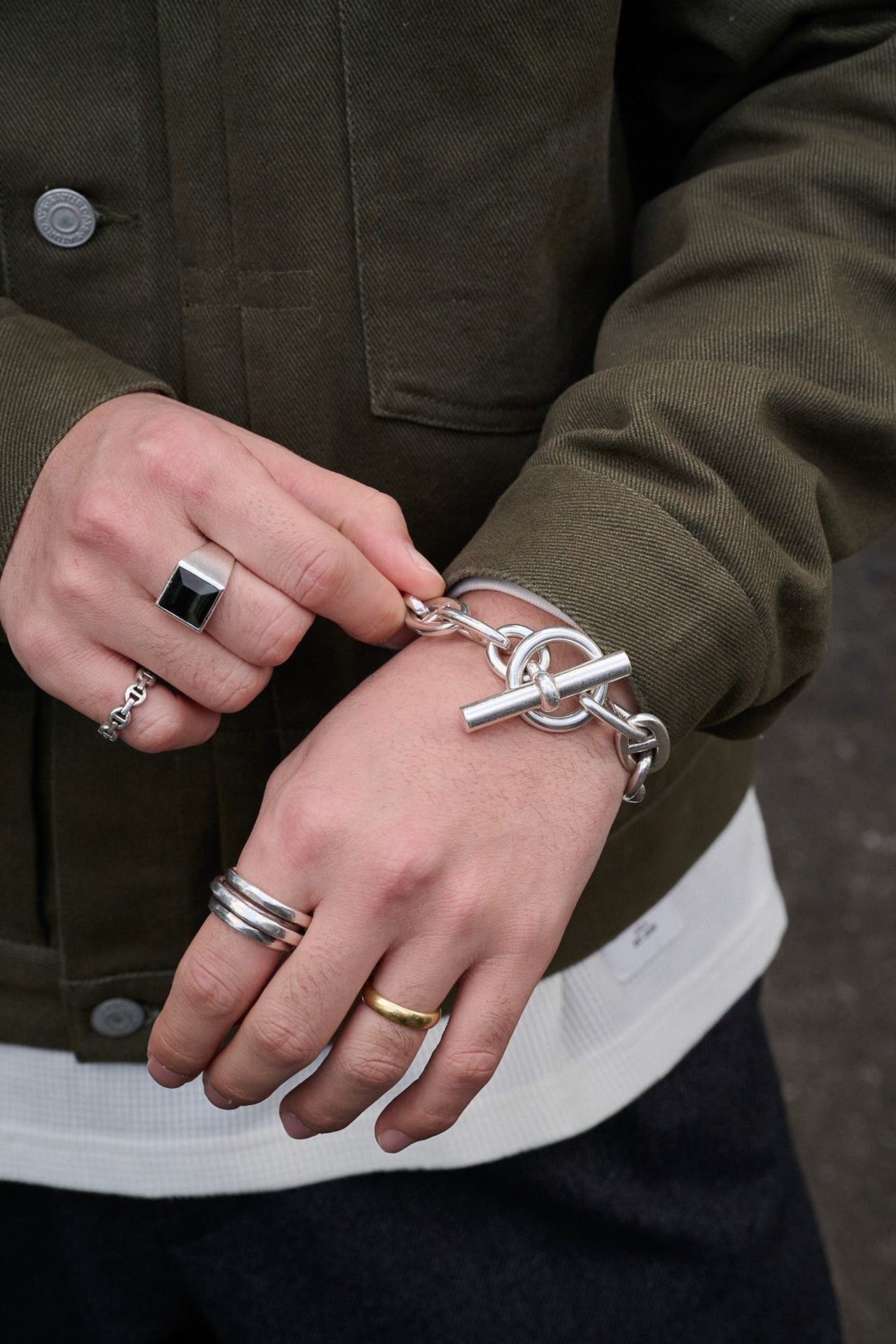 勝亦諒さん＿スニーカースナップ＿手元寄り