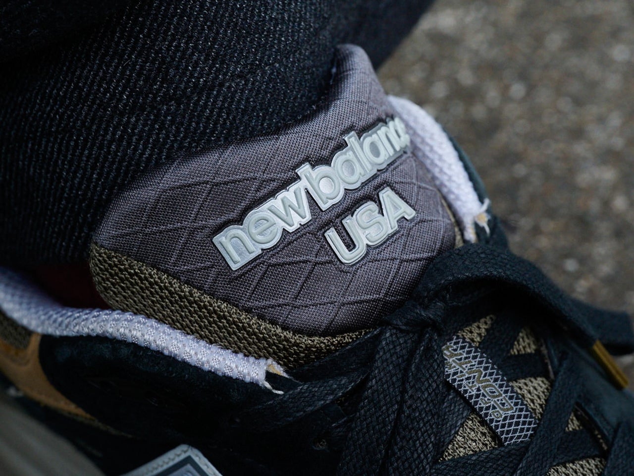 スニーカースナップ＿ニューバランスのスニーカー990V3シュータンロゴ