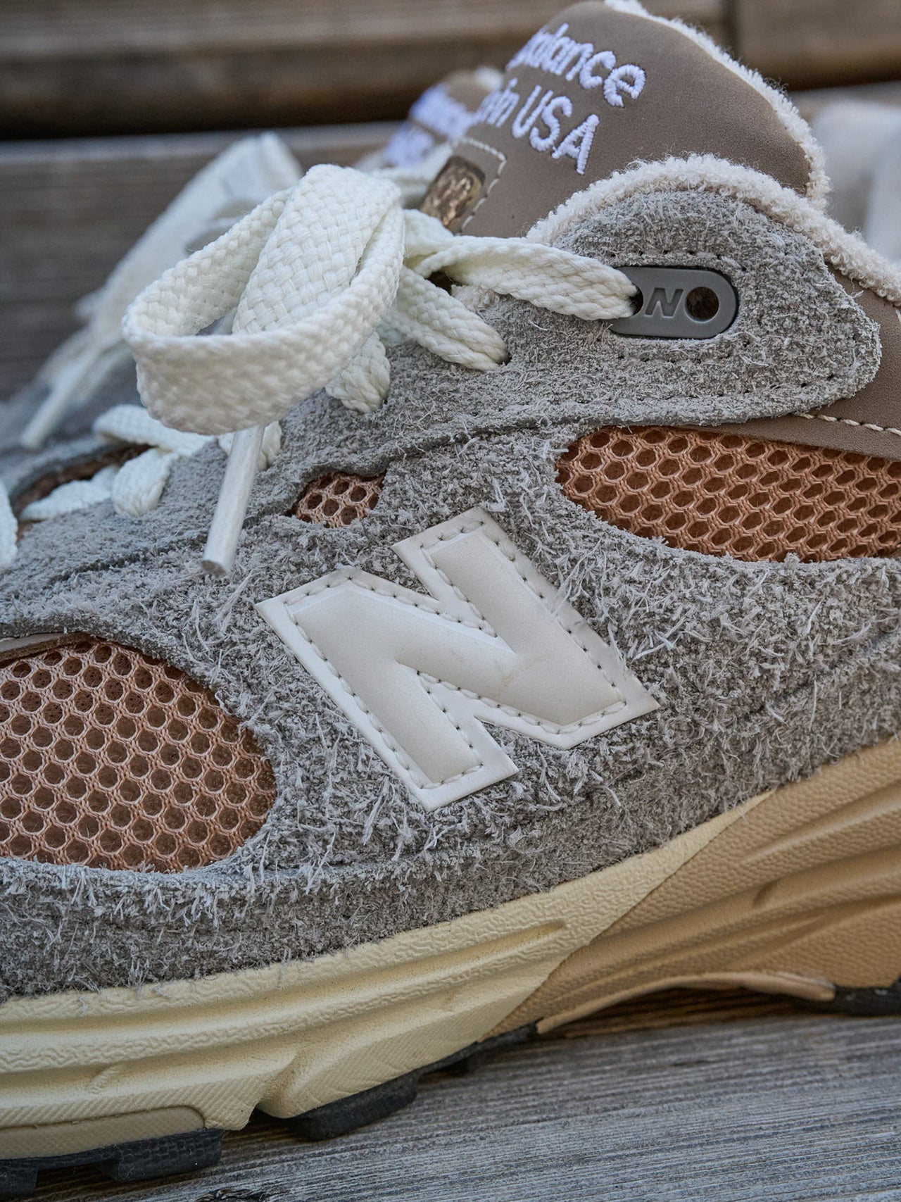 スニーカースナップ＿ニューバランスのスニーカーNロゴ