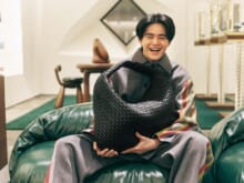 今年最後のご褒美はボッテガ・ヴェネタで。鈴鹿央士が味わう、ホリデーシーズンに欲しい新作４選[BOTTEGA VENETA]