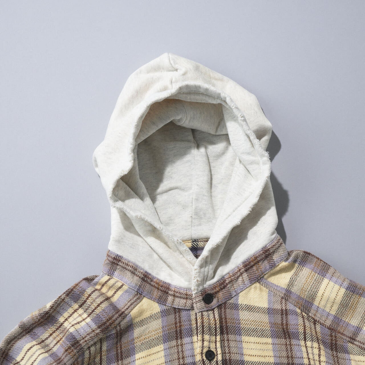 エディターが買ってよかった「アンセルム」のフードつきチェックシャツのフード