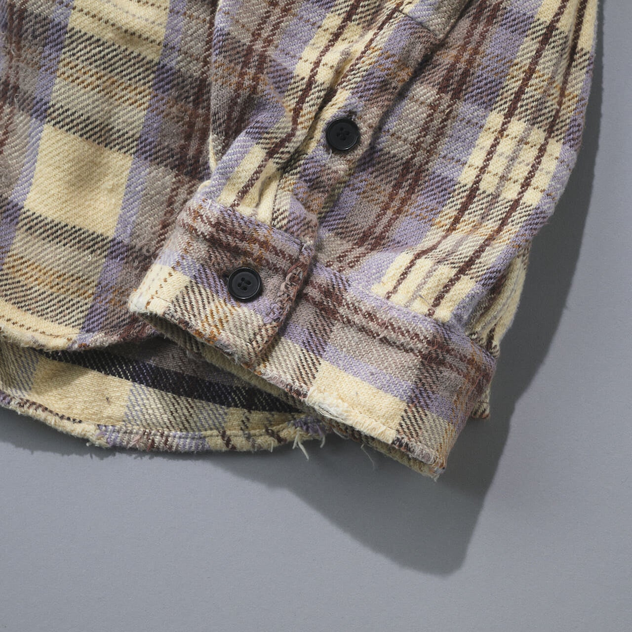 エディターが買ってよかった「アンセルム」のフードつきチェックシャツの袖