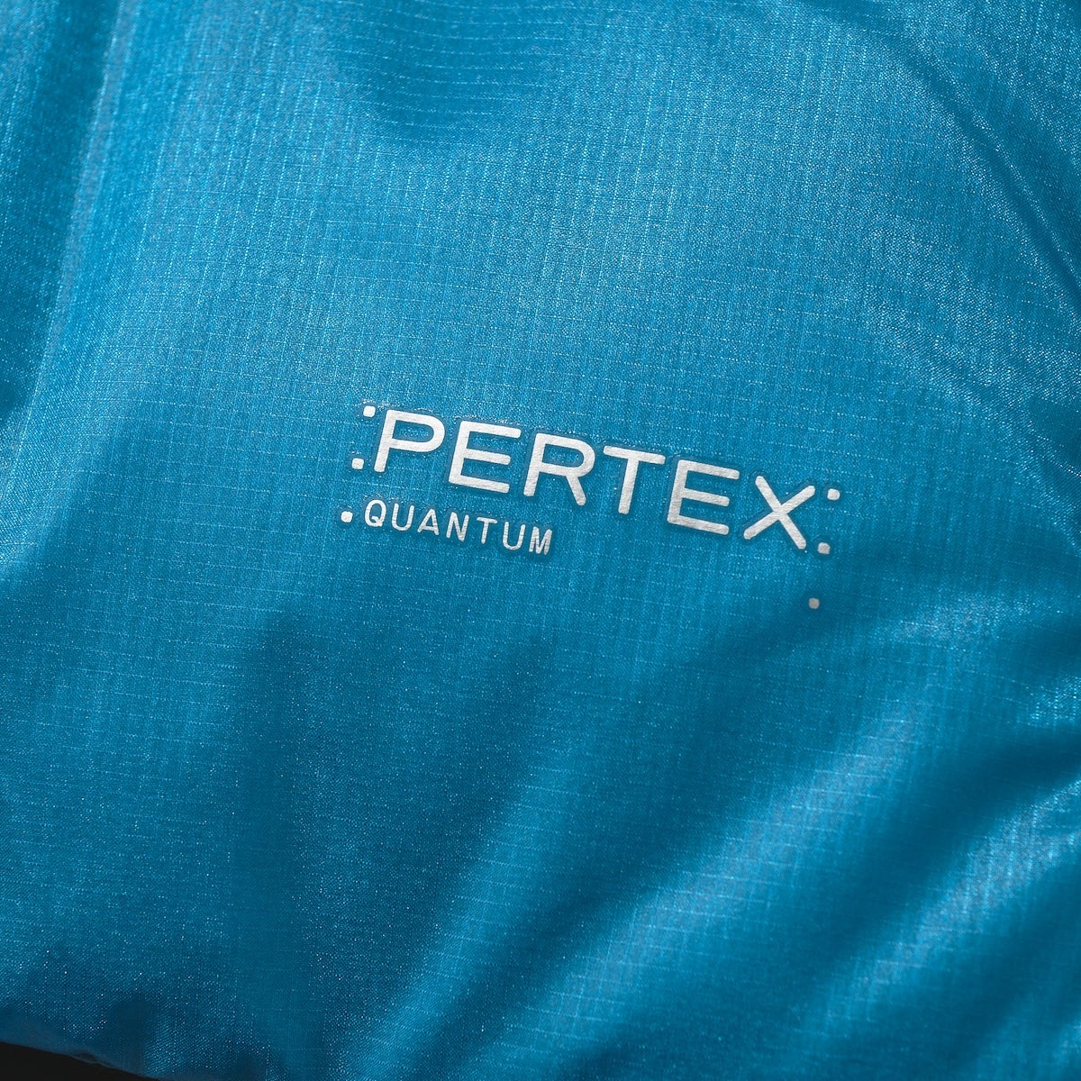 グラビティ プロ インサレーション フーデッド ジャケット アジアンフィット　ロゴ