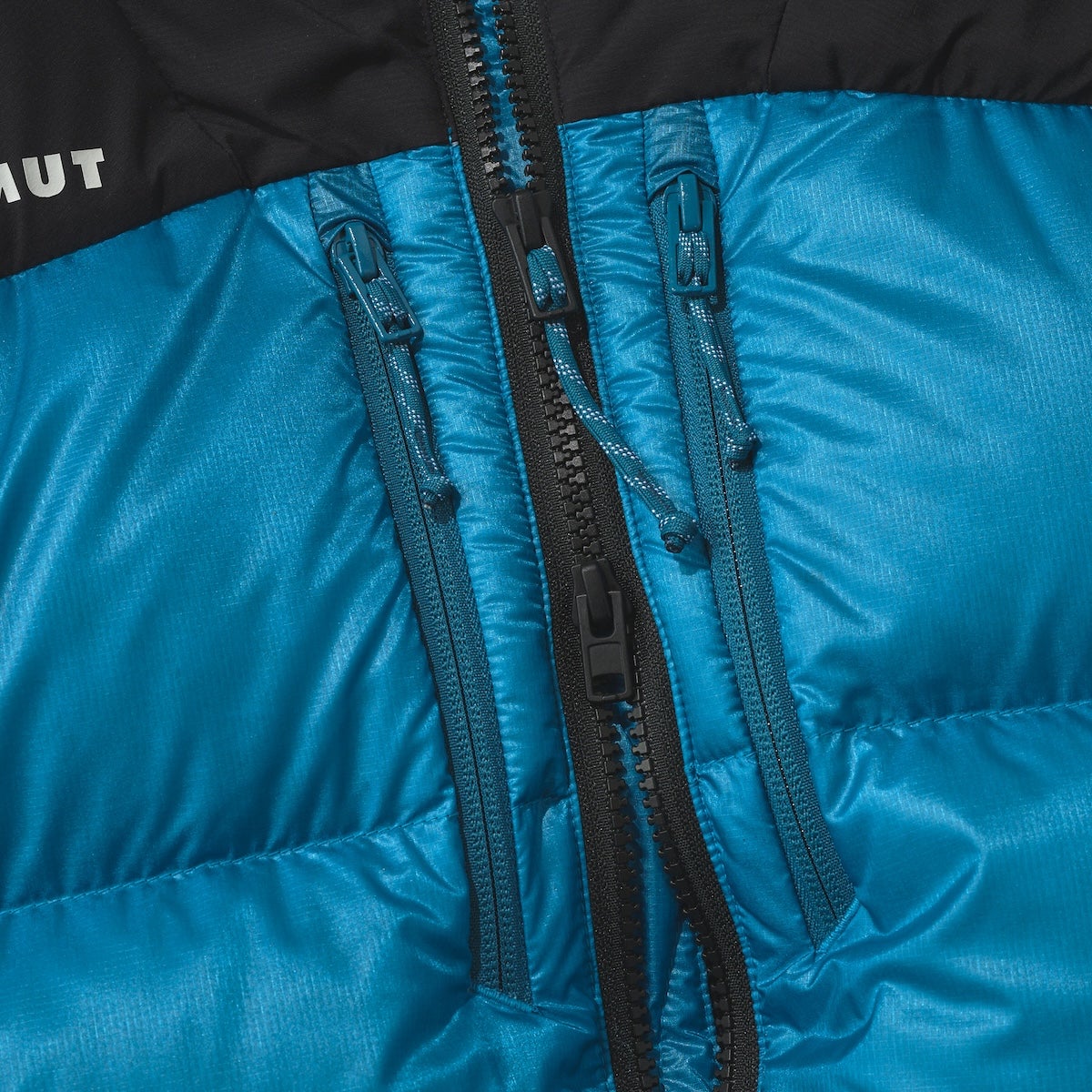 グラビティ プロ インサレーション フーデッド ジャケット アジアンフィット　ファスナー