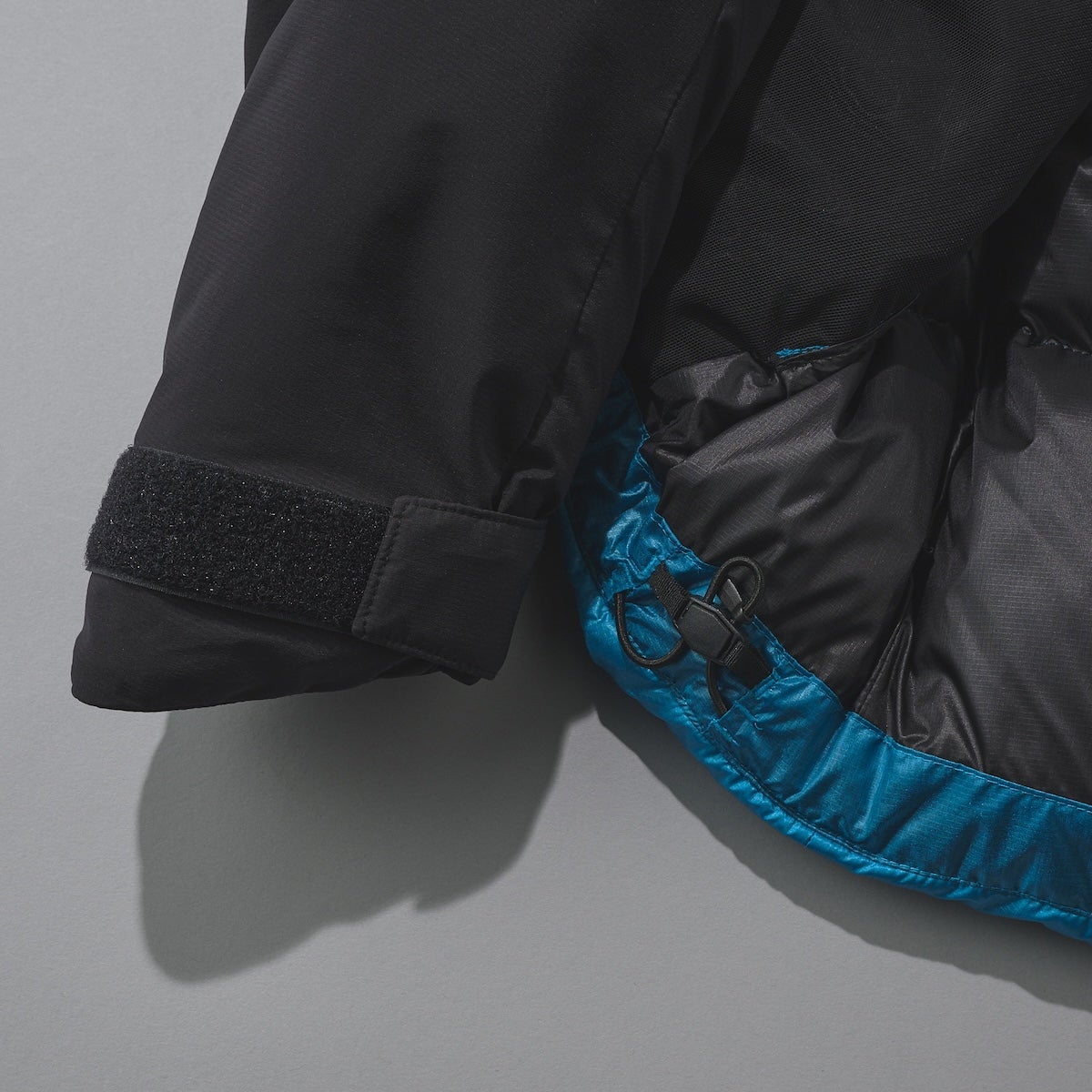 グラビティ プロ インサレーション フーデッド ジャケット アジアンフィット　ドローコード