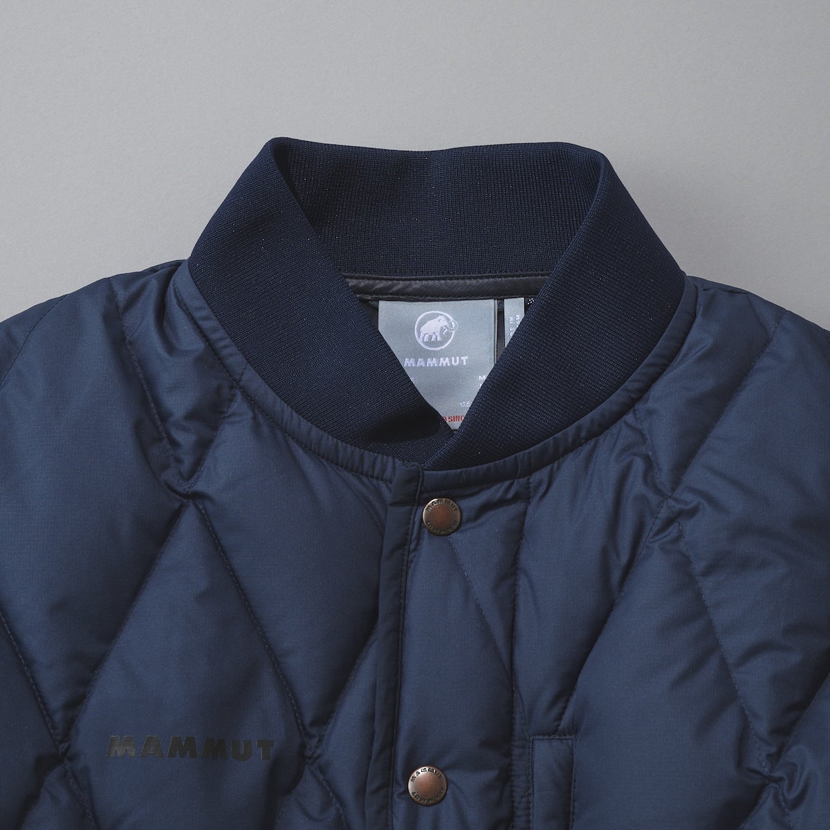 セオン インサレーション キルティング ジャケット アジアンフィット　襟元