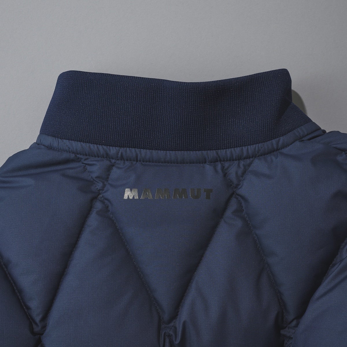 セオン インサレーション キルティング ジャケット アジアンフィット　背面