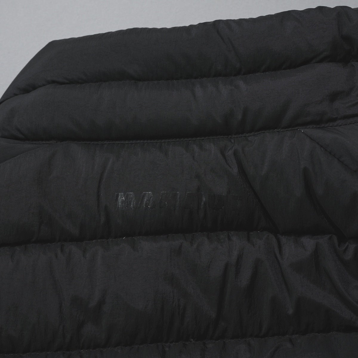 グレイシア ライト ジップイン ジャケット アジアンフィット　ロゴ