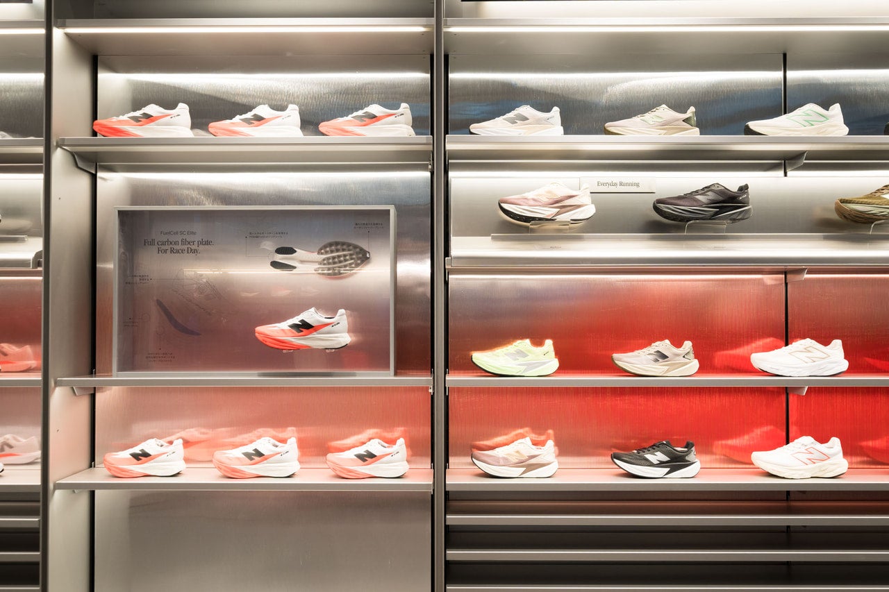 ニューバランス原宿 リニューアルオープン 2階 アップ