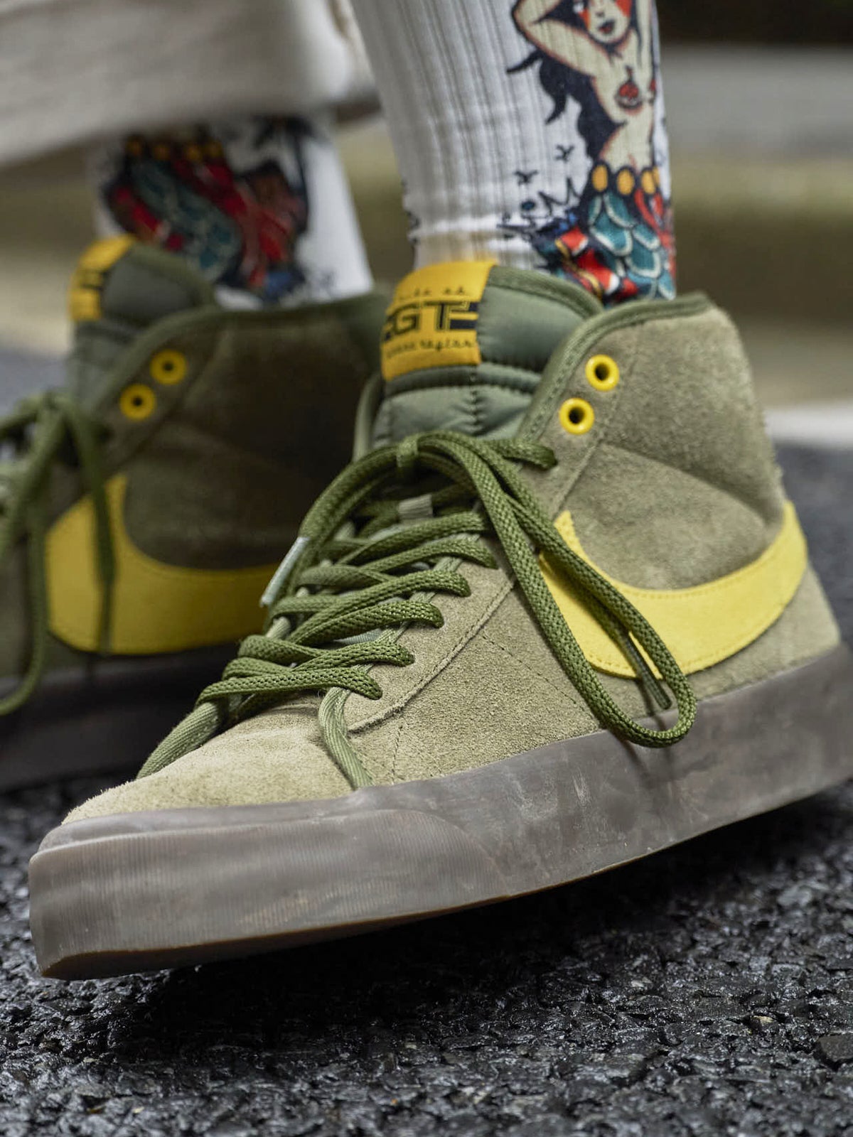 ナイキ&times;アンタイヒーロー　引き