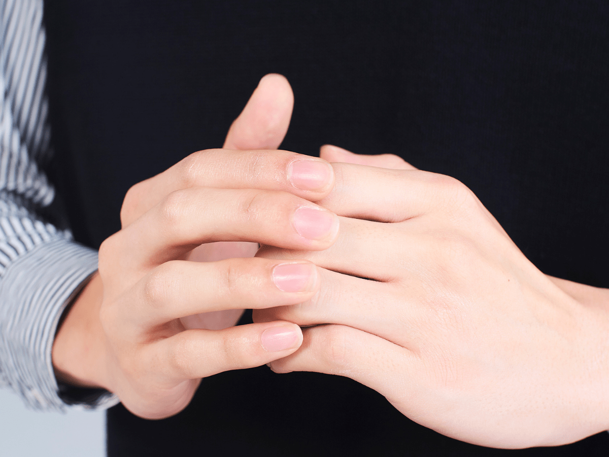 ハンドクリーム塗り方 手指にも塗る