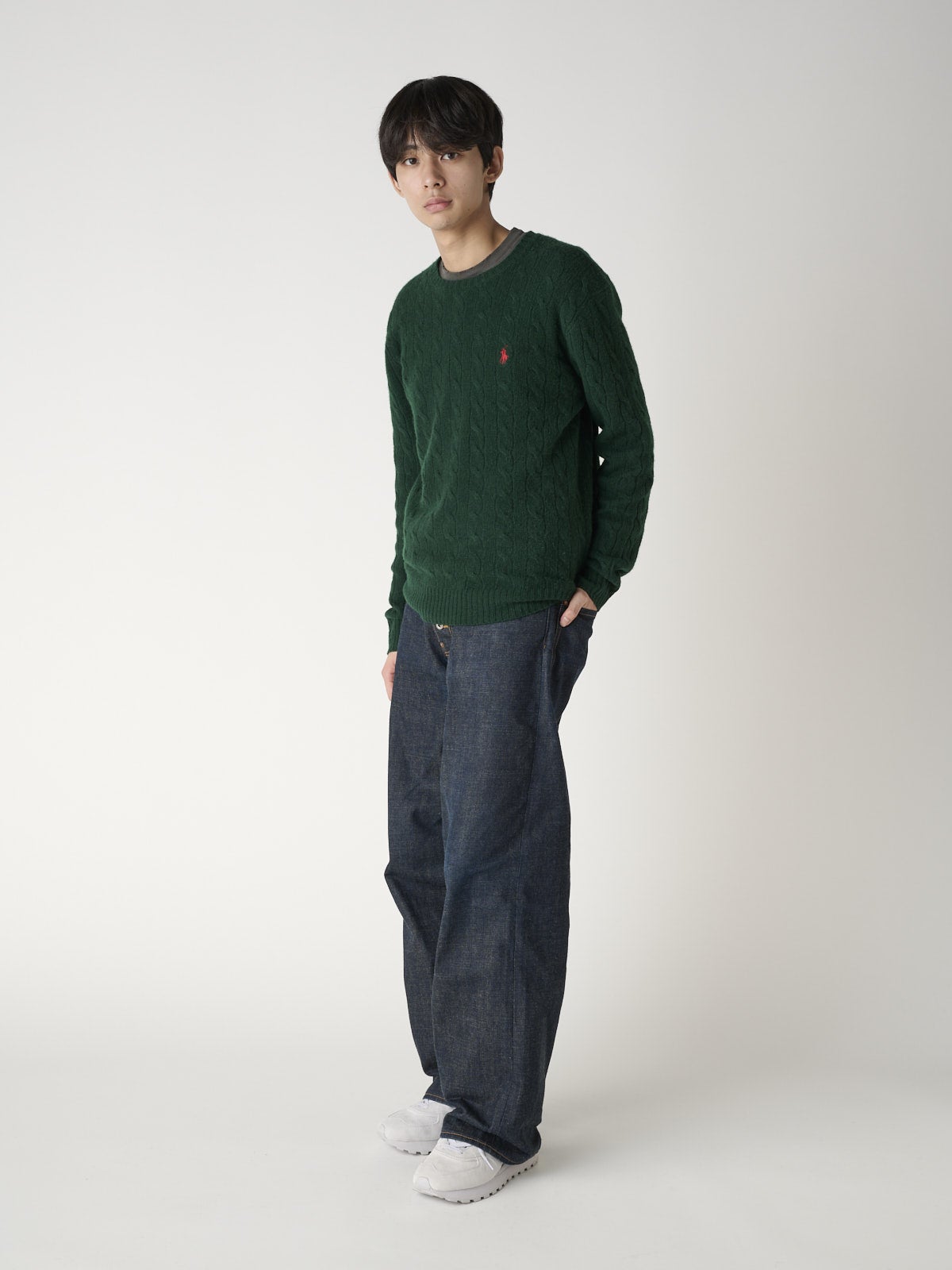 ニューバランスの新作スニーカー「574 LEGACY」の着用