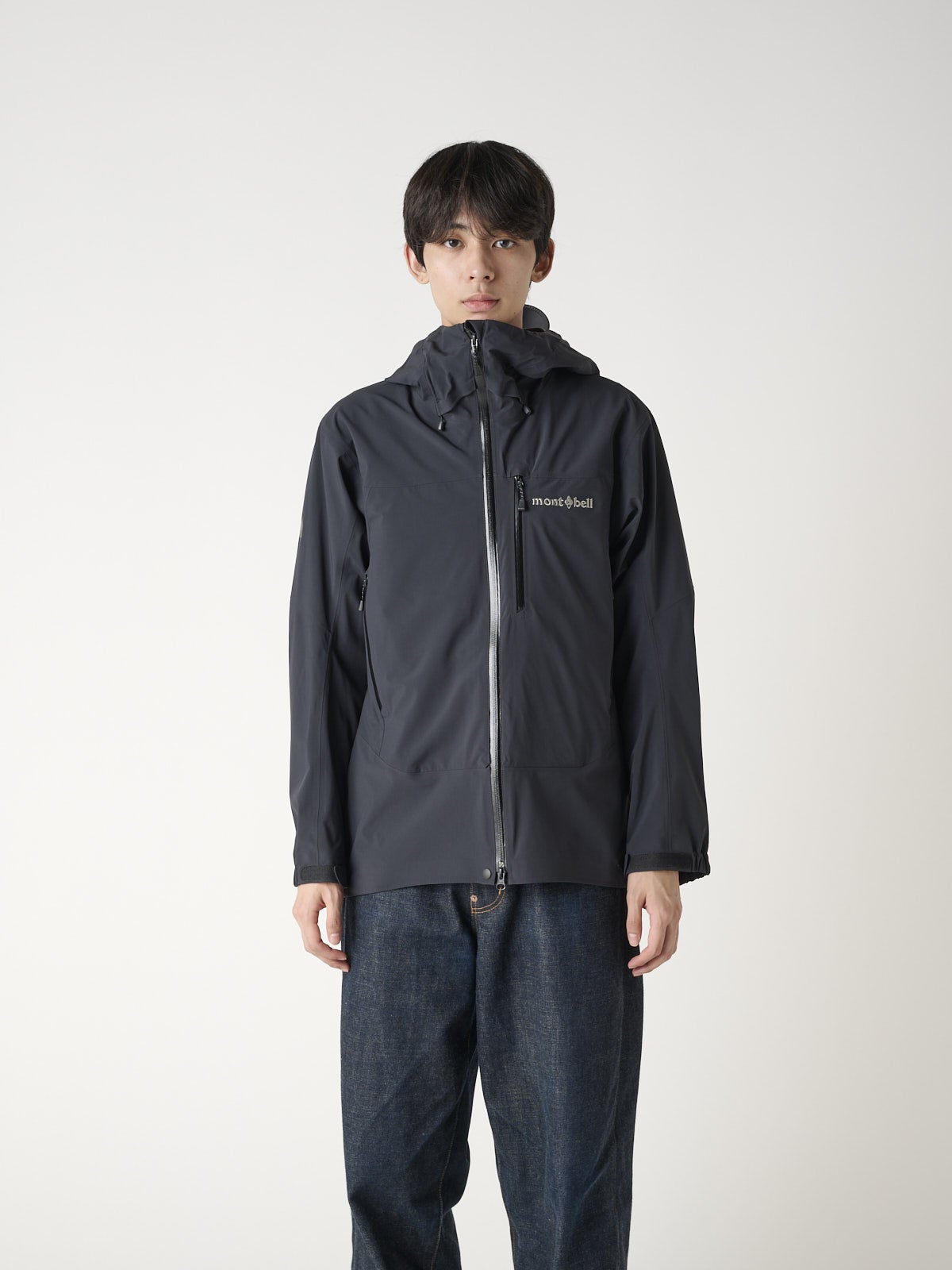 モンベルの黒い新作シェルジャケット/フレネイパーカを試着&本音レビュー