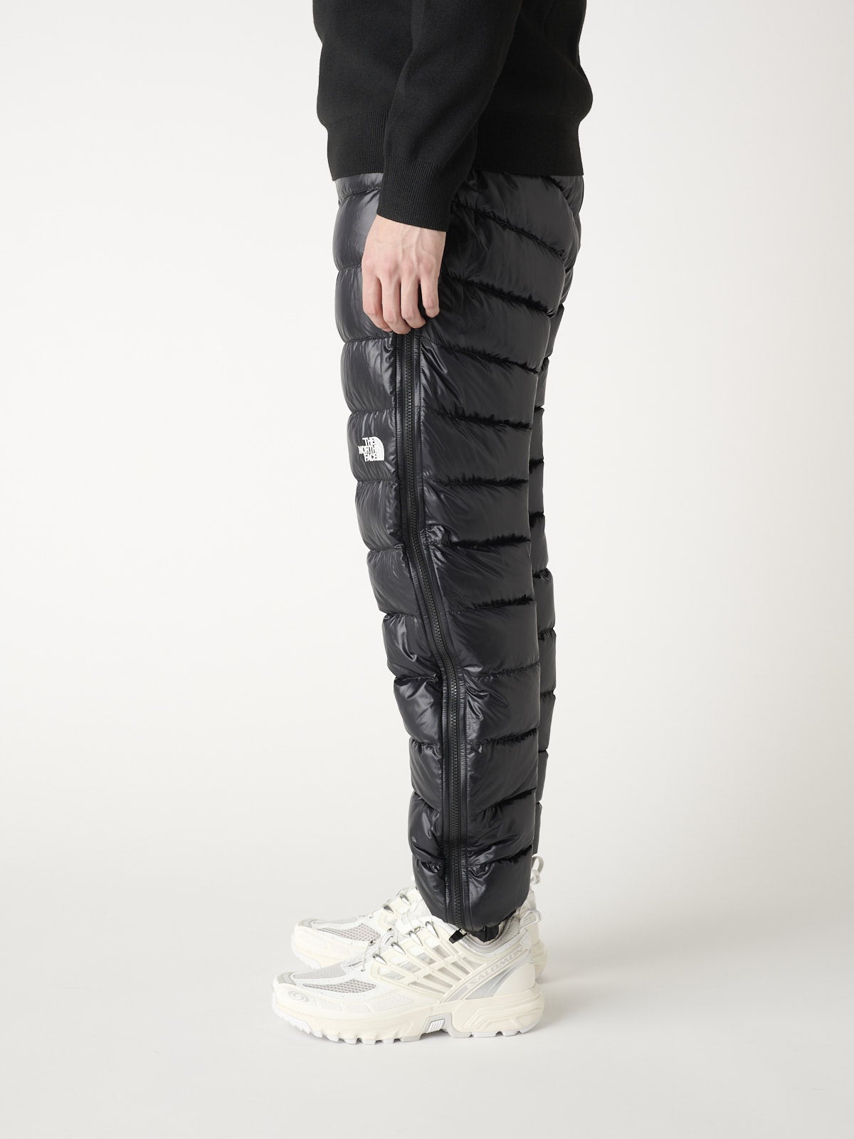 ザ・ノース・フェイスのダウンパンツ/アコンカグアパンツの試着&本音レビューのサイド