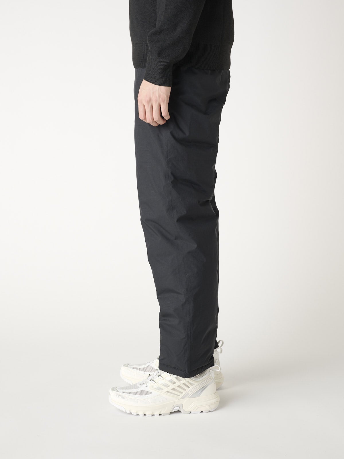 モンベルのダウンパンツ/スーパードライテックダウンパンツの試着&本音レビューのサイド