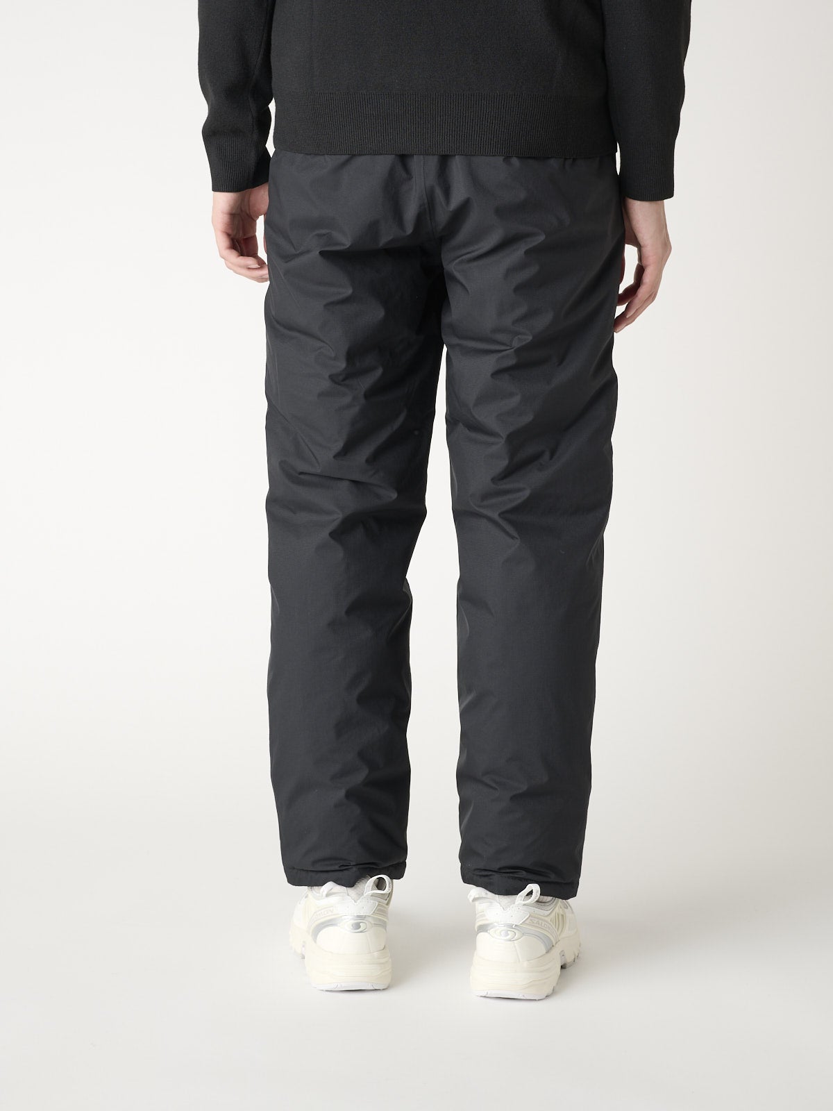 モンベルのダウンパンツ/スーパードライテックダウンパンツの試着&本音レビューのバック