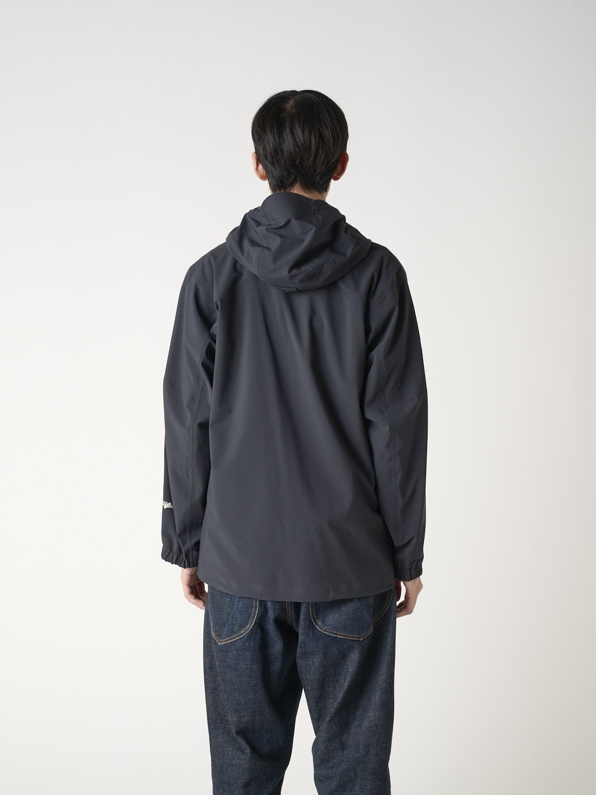 モンベルの黒い新作シェルジャケット/フレネイパーカを試着&本音レビューのバック