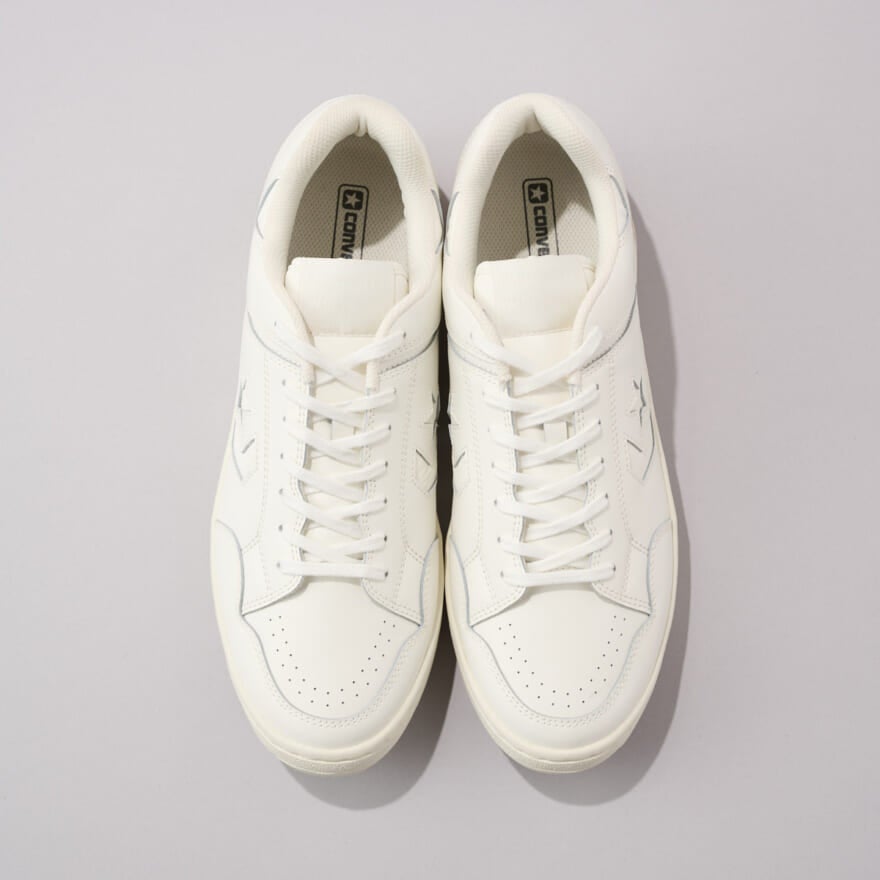 コンバースの定番名品白スニーカーのウエポンOXのアッパー