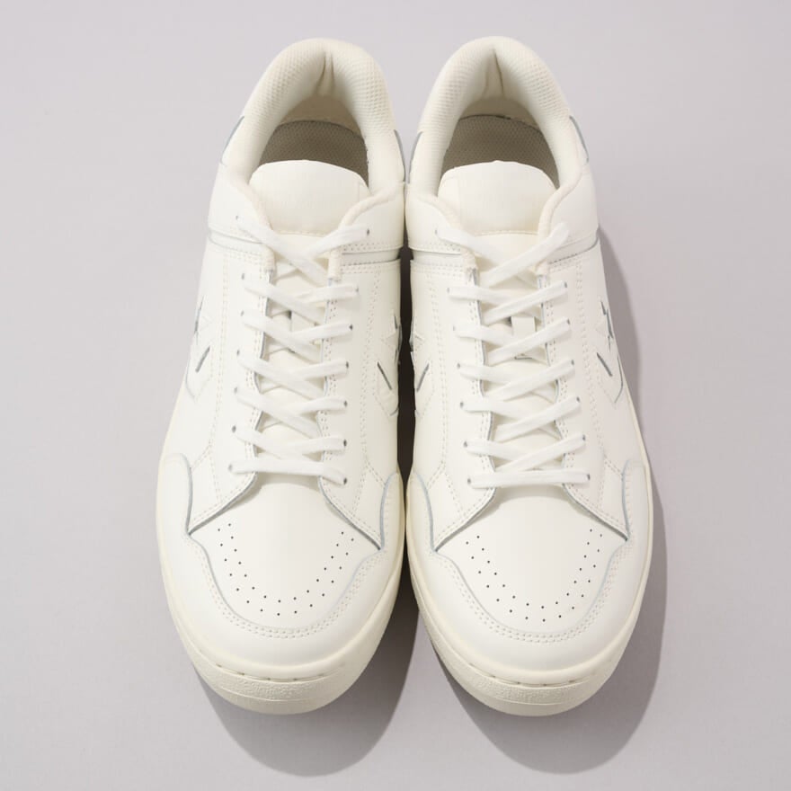 コンバースの定番名品白スニーカーのウエポンOX