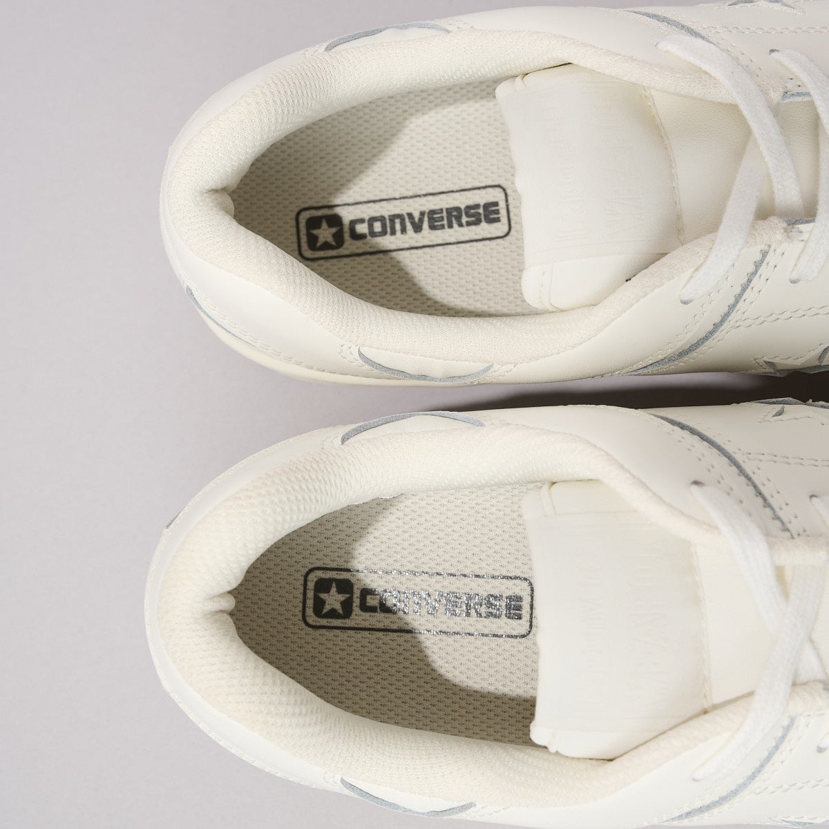 コンバースの定番名品白スニーカーのウエポンOXのインソール