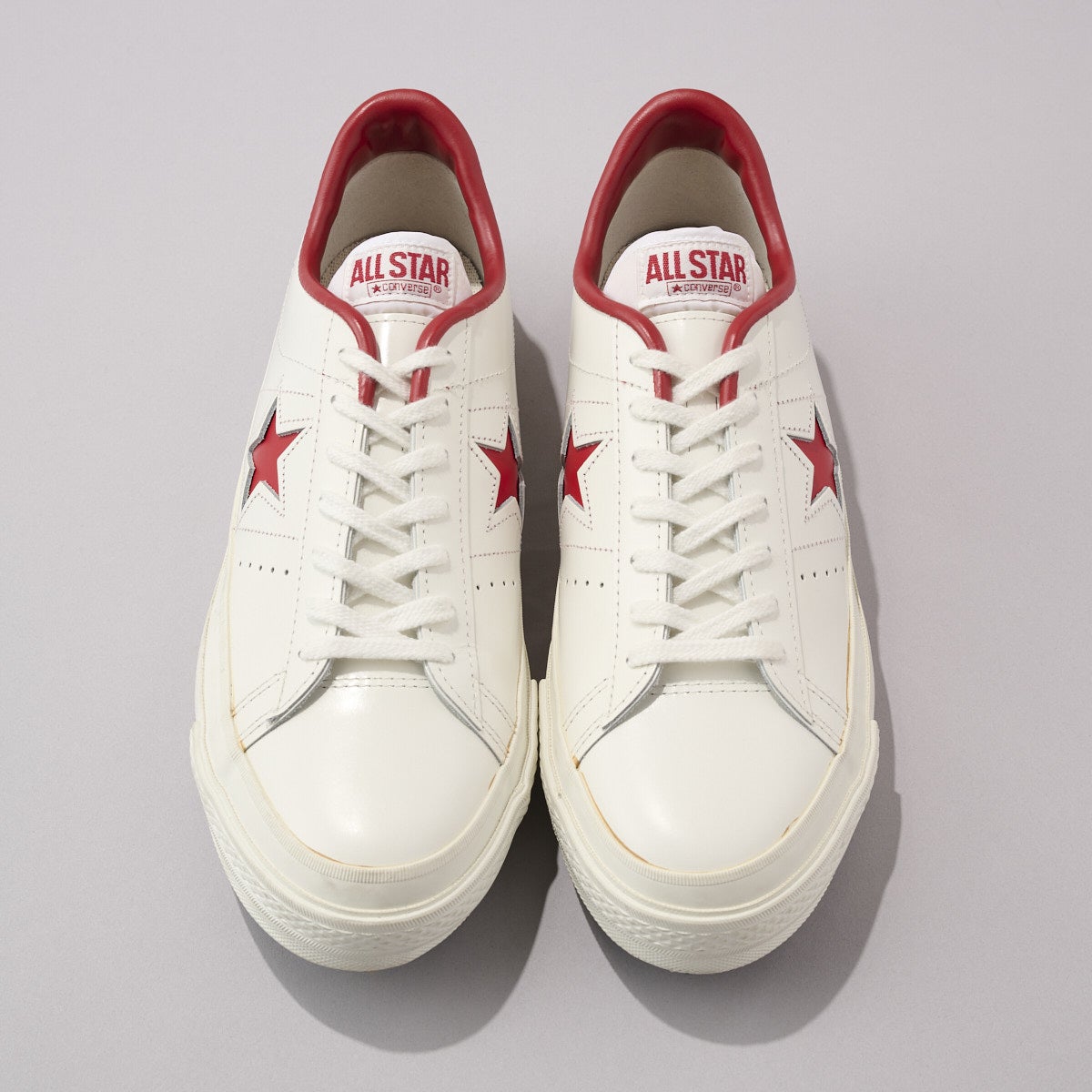 コンバースの白スニーカーのワンスター Jの俯瞰1