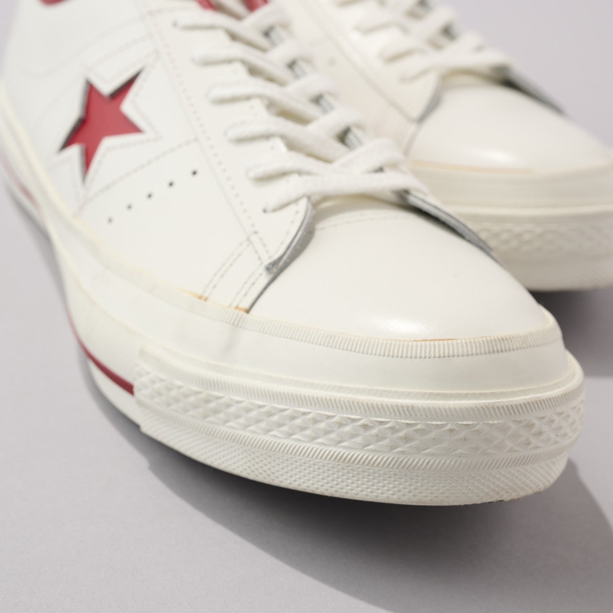 コンバースの白スニーカーのワンスター Jのトゥ