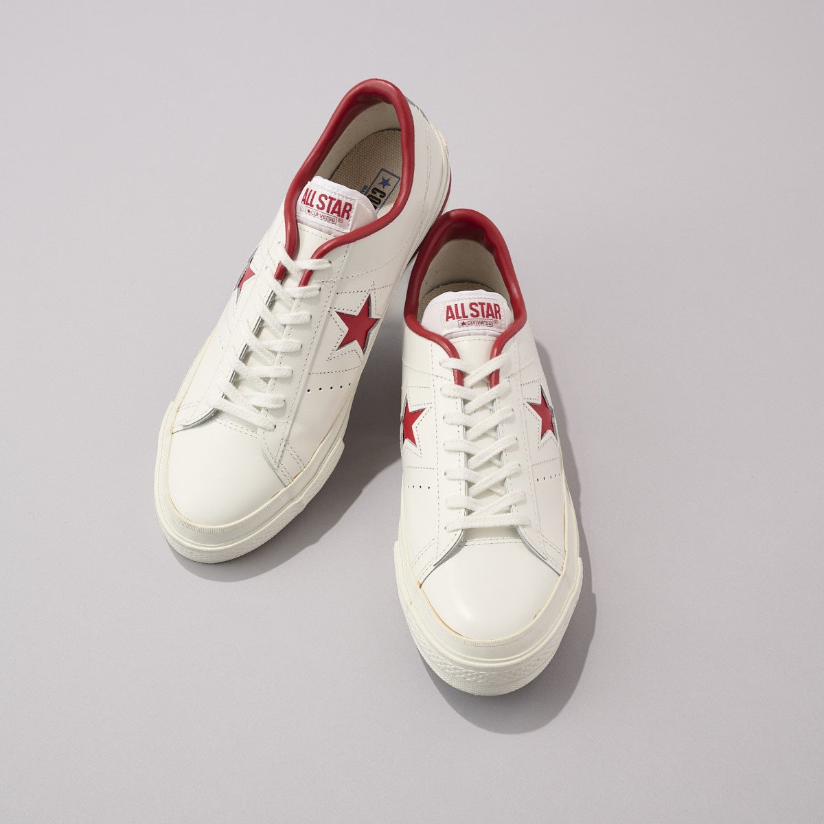 コンバースの白スニーカーのワンスター Jの俯瞰3