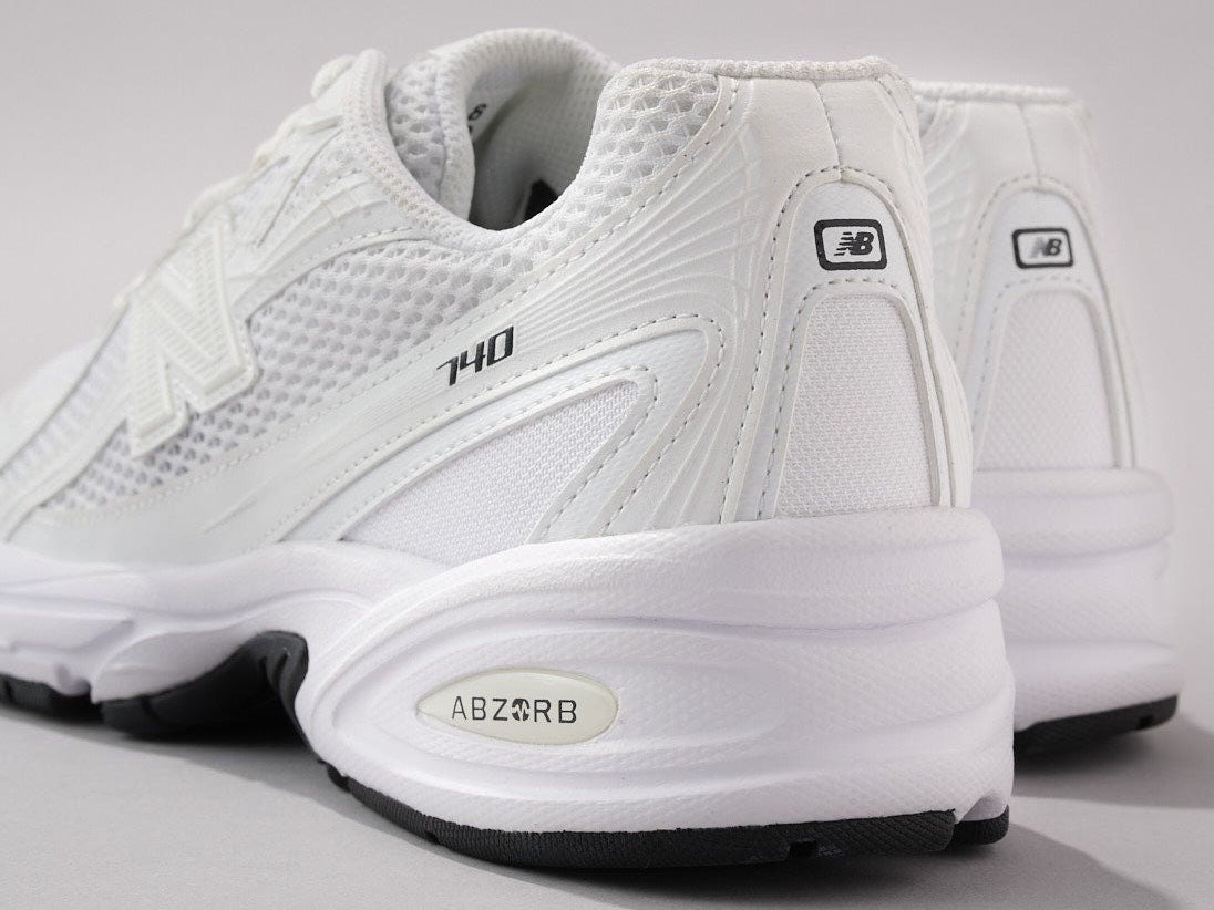 [Gallery]「ニューバランス」の新作白スニーカーがレトロかっこいい！デザイン、履き心地ともに申し分なしの実力派！[New Balance 740]