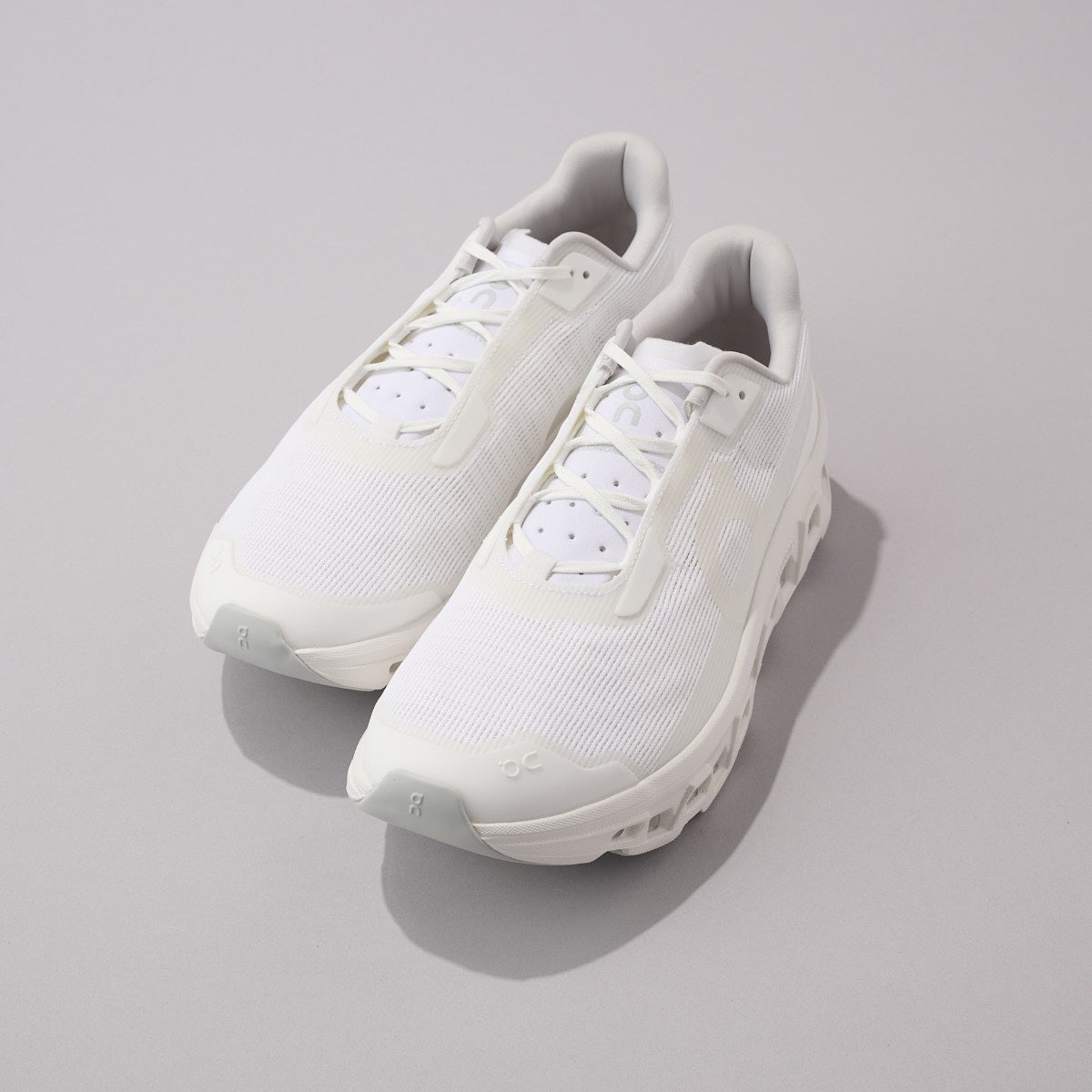 On（オン）の白スニーカー／クラウドモンスター ヴォイド（Cloudmonster Void）