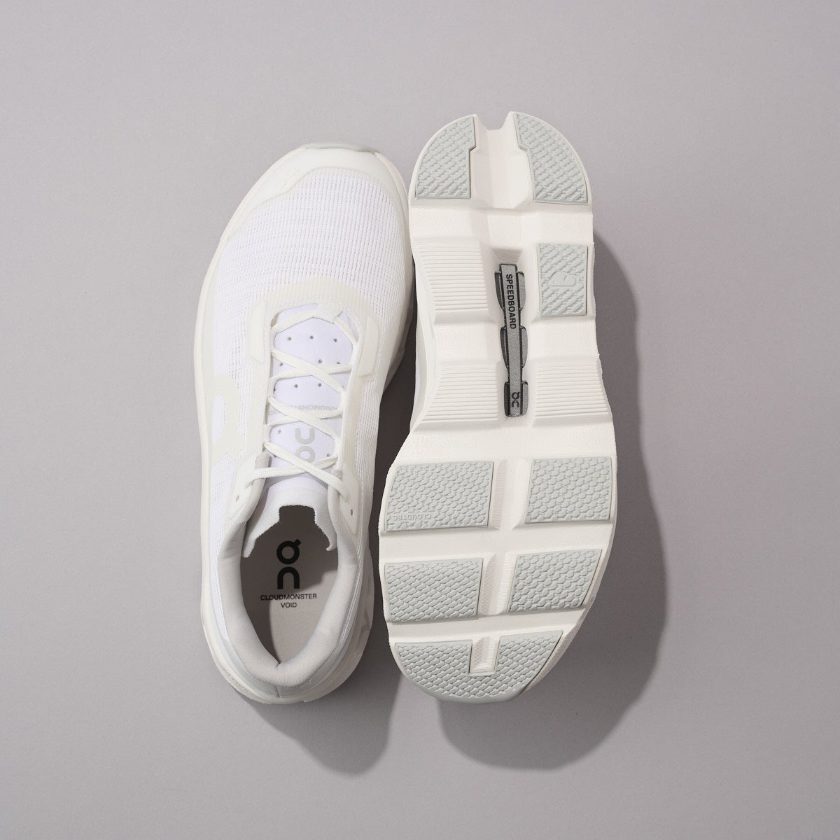 On（オン）の白スニーカー／クラウドモンスター ヴォイド（Cloudmonster Void）のアッパーとアウトソール