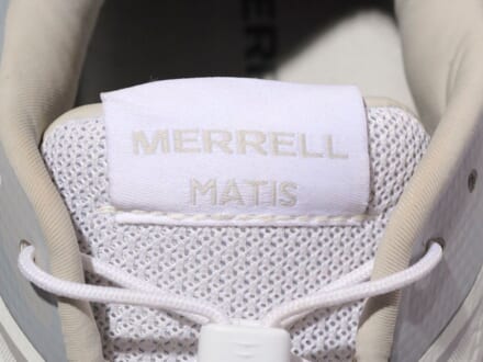 服好きがハマる理由が分かった。「メレル」のゴアテックスな白スニーカーは万能＆最高クラスの機能性を誇る“絶対買い”な一足！［MERRELL SPEED ARC MATIS GORE-TEX®]