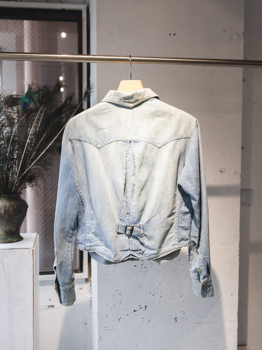70&rsquo;s　デニムジャケット￥38,500の背面