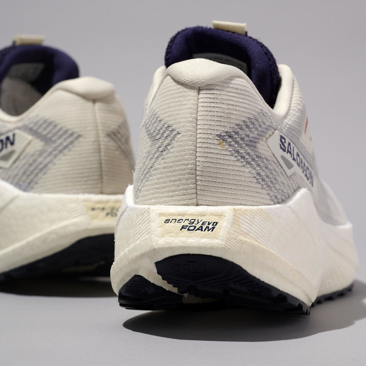 サロモンの新作ゴアテックススニーカー/AERO BLAZE 3 GRVL GORE-TEXを試着&本音レビューのヒール寄り